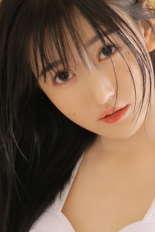 宝妈怕娃闹给同机乘客备100份礼袋